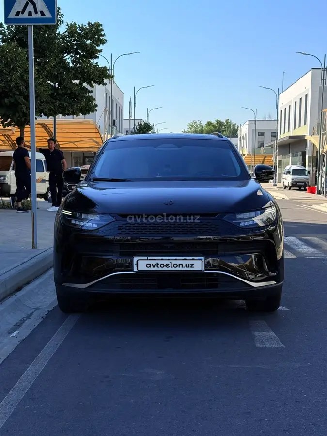 Leapmotor C11