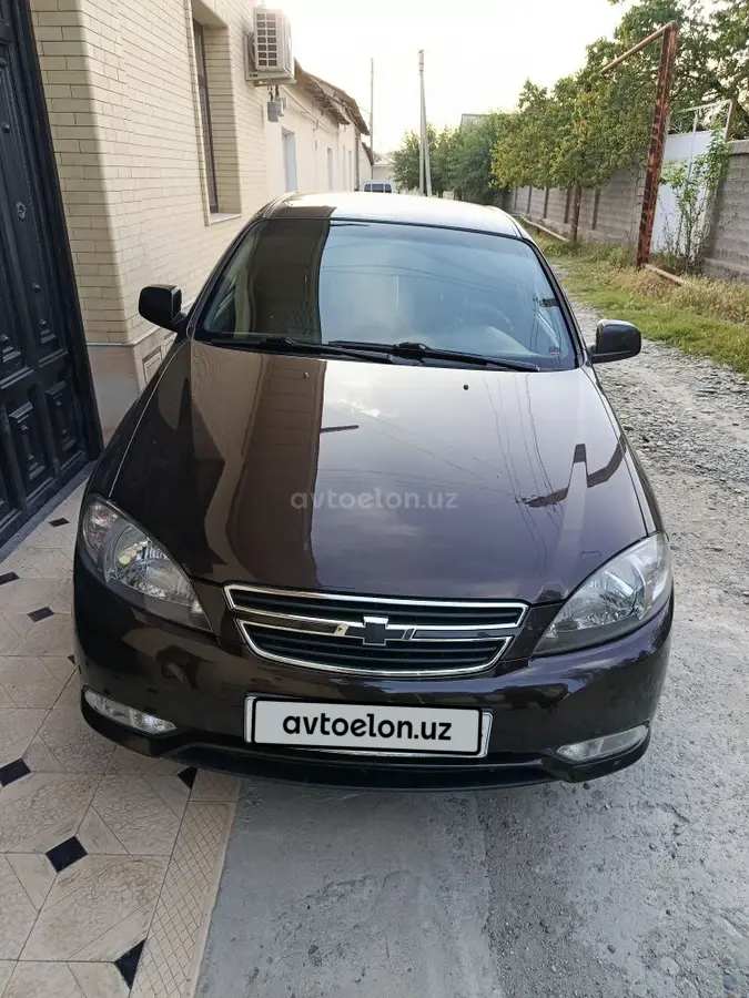 Chevrolet Gentra,  1 позиция Газ-бензин