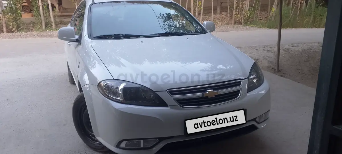Chevrolet Gentra,  1 позиция Газ-бензин