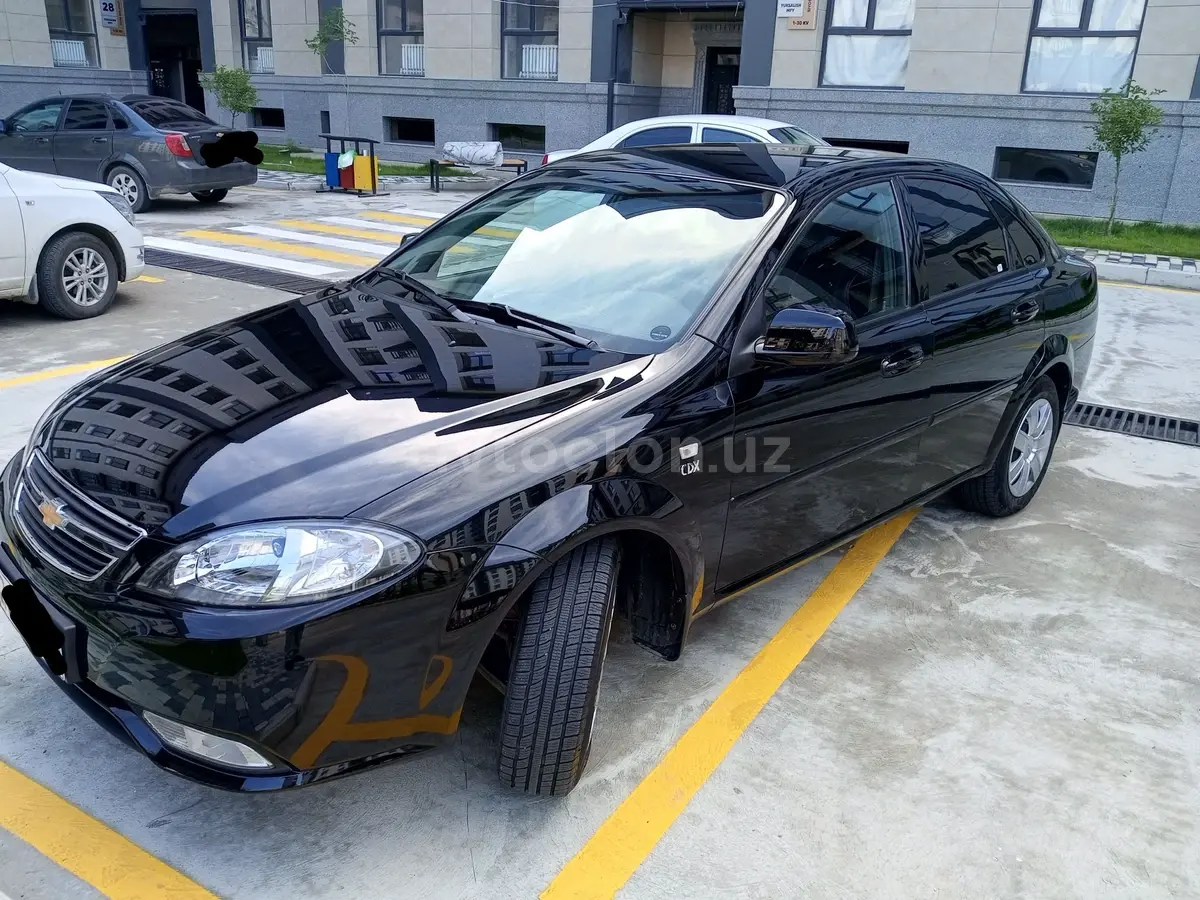 Chevrolet Gentra,  1 позиция Газ-бензин