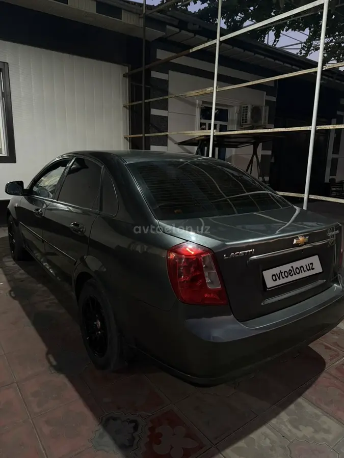 Chevrolet Gentra,  1 позиция Газ-бензин