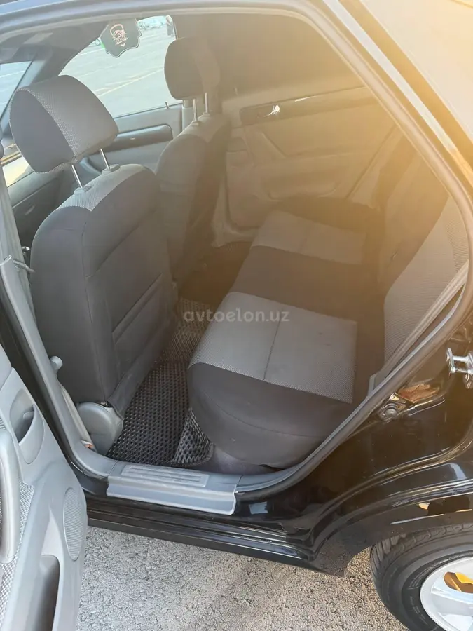 Chevrolet Gentra,  3 позиция