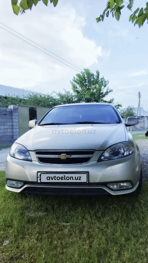 Chevrolet Gentra,  1 позиция Газ-бензин