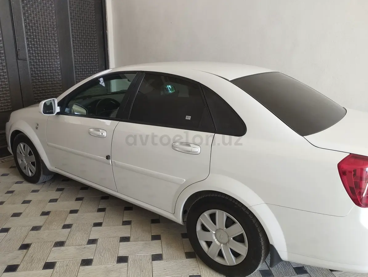 Chevrolet Gentra,  1 позиция Газ-бензин