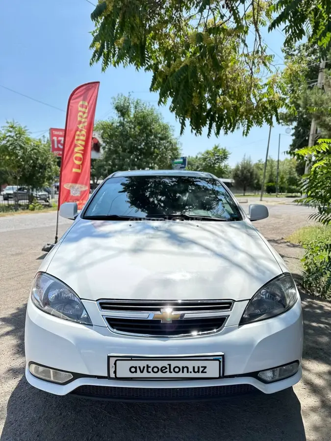 Chevrolet Gentra,  1 позиция Газ-бензин