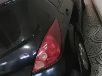 Тёмно-синий Nissan Tiida 2008 года, КПП Механика, в Ташкент за 3 500 y.e. id6642473