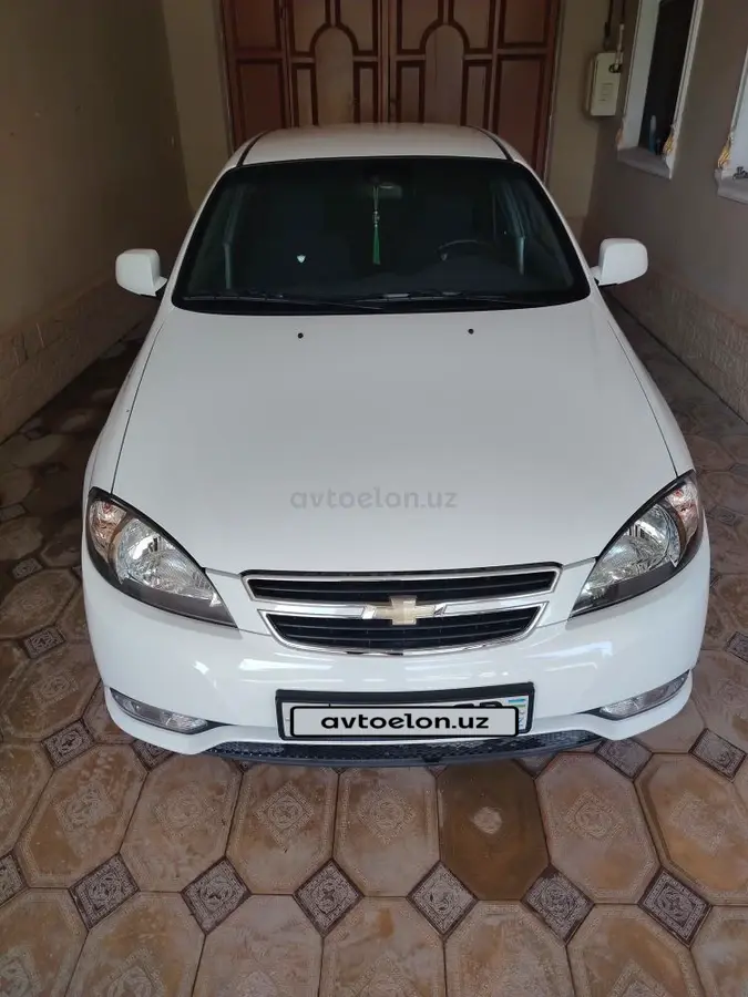 Chevrolet Gentra,  1 позиция Газ-бензин
