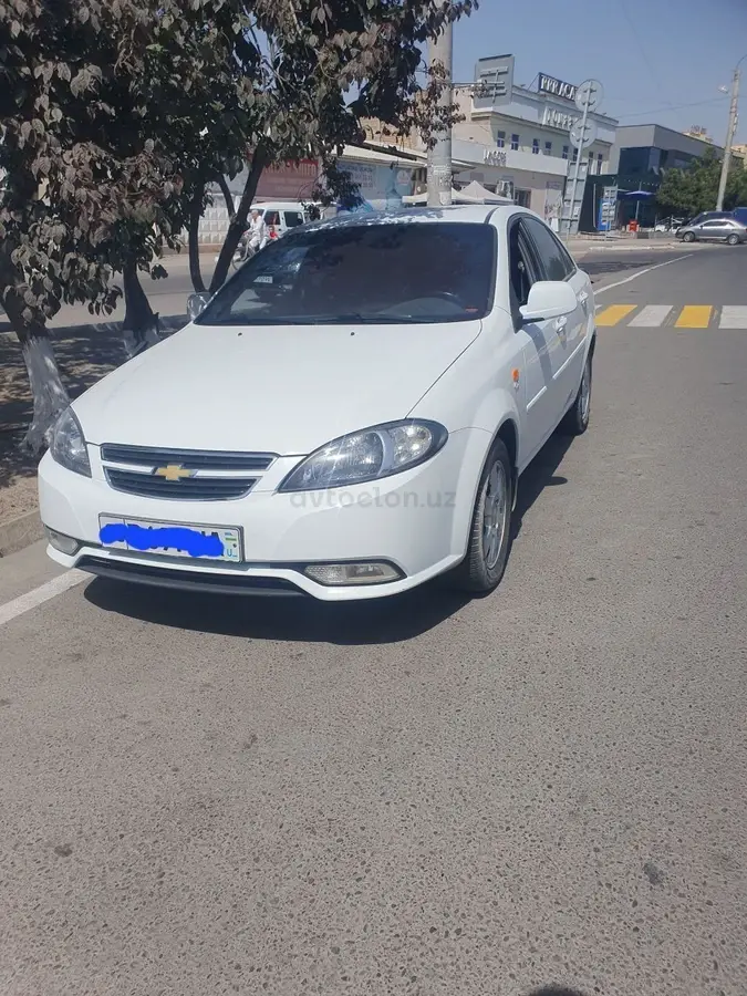 Chevrolet Gentra,  1 позиция Газ-бензин