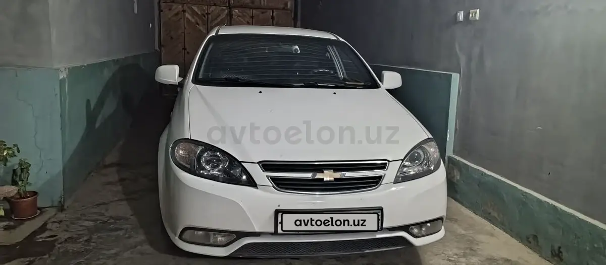 Chevrolet Gentra,  1 позиция Газ-бензин