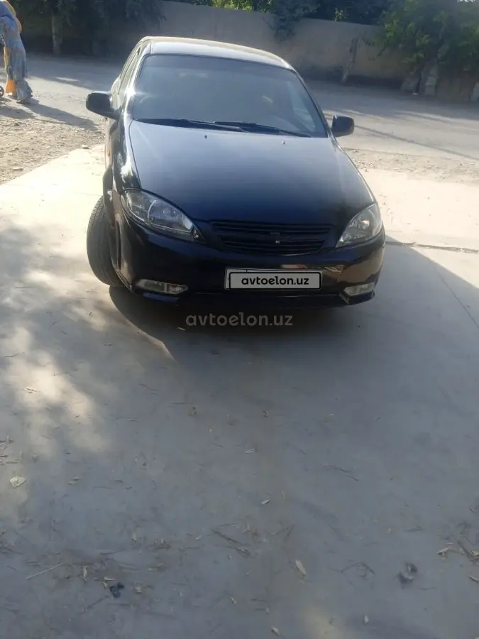Chevrolet Lacetti,  1 позиция Газ-бензин