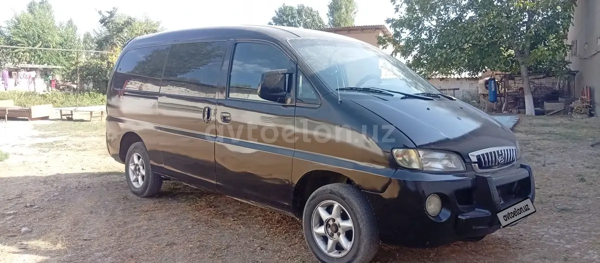 Hyundai Starex