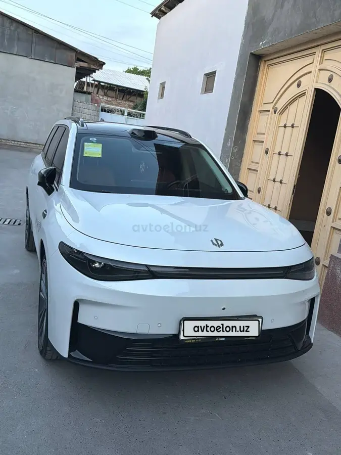 Leapmotor C16