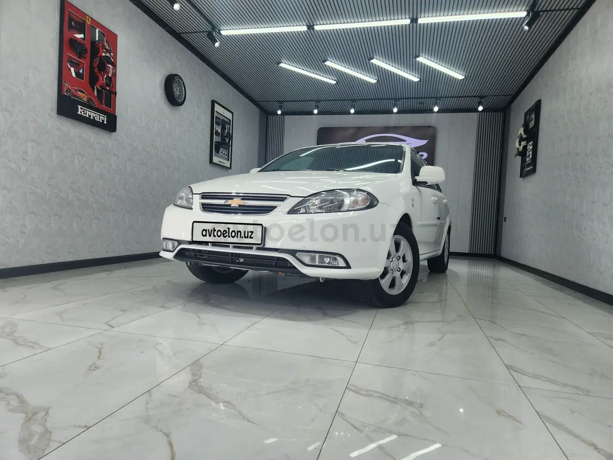 Chevrolet Gentra,  1 позиция Газ-бензин