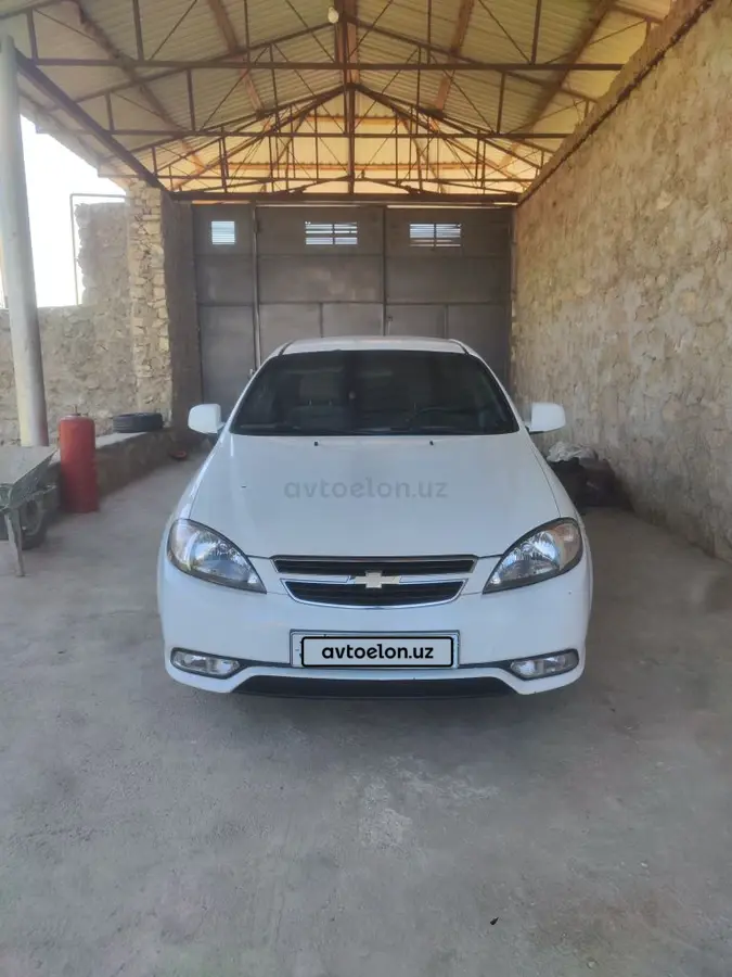 Chevrolet Gentra,  1 позиция Газ-бензин