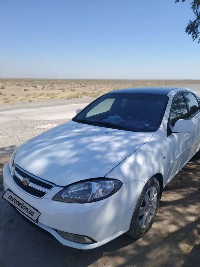 Chevrolet Gentra,  1 позиция Газ-бензин