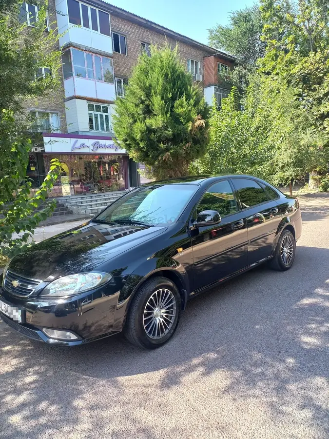 Chevrolet Gentra,  1 позиция Газ-бензин