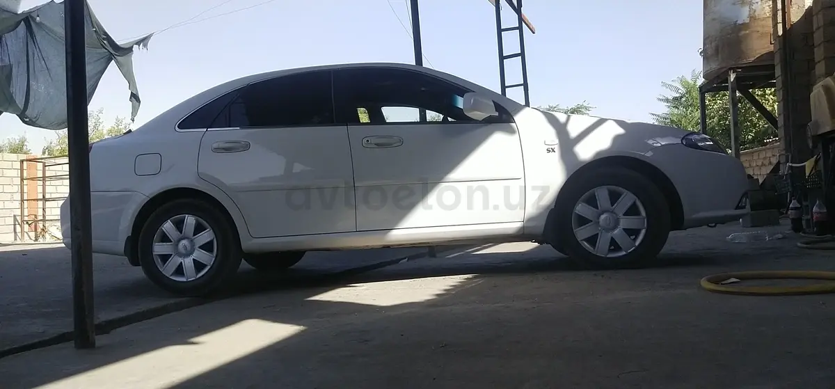 Chevrolet Gentra,  1 позиция Газ-бензин
