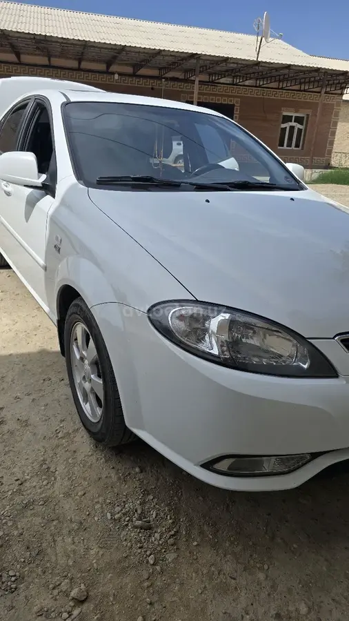 Chevrolet Gentra,  3 позиция