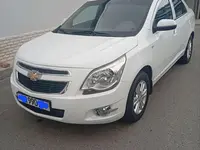 Белый Chevrolet Cobalt, 4 позиция 2022 года, КПП Автомат, в Самарканд за 9 900 y.e. id7131592