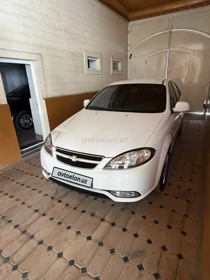 Chevrolet Gentra,  1 позиция Газ-бензин