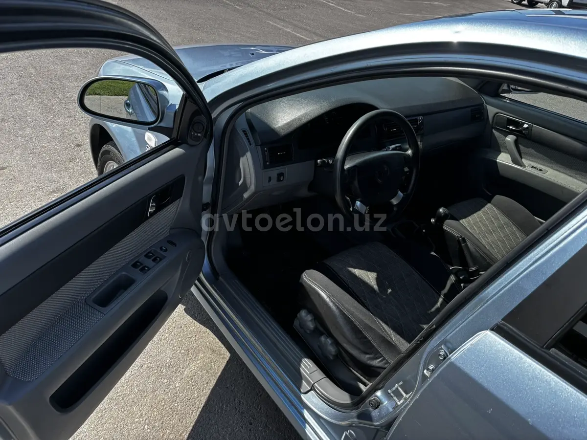 Chevrolet Gentra,  1 позиция