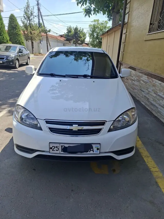 Chevrolet Gentra,  1 позиция Газ-бензин