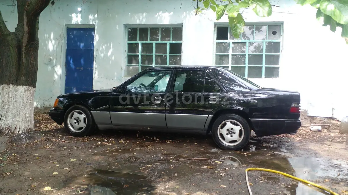 Mercedes-Benz E 230