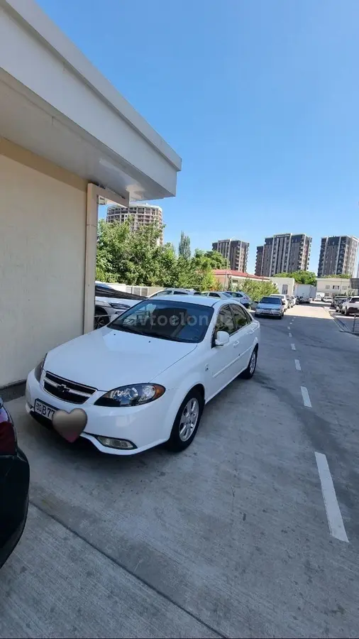 Chevrolet Gentra,  1 позиция Газ-бензин
