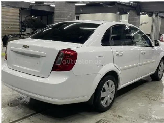 Chevrolet Gentra,  1 позиция Газ-бензин