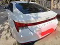 Белый Hyundai Elantra 2022 года, КПП Автомат, в Музрабадский район за 21 000 y.e. id6774221