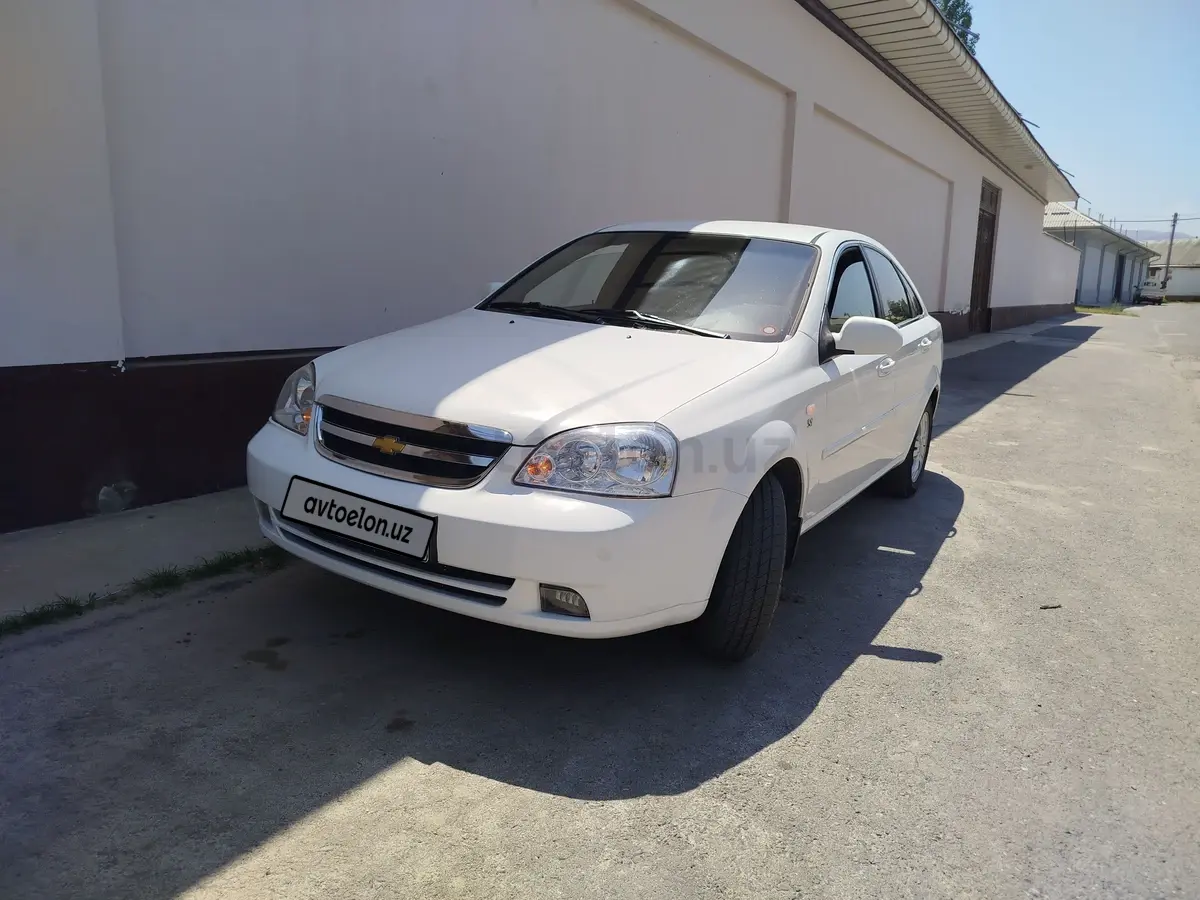 Chevrolet Lacetti,  1 позиция Газ-бензин