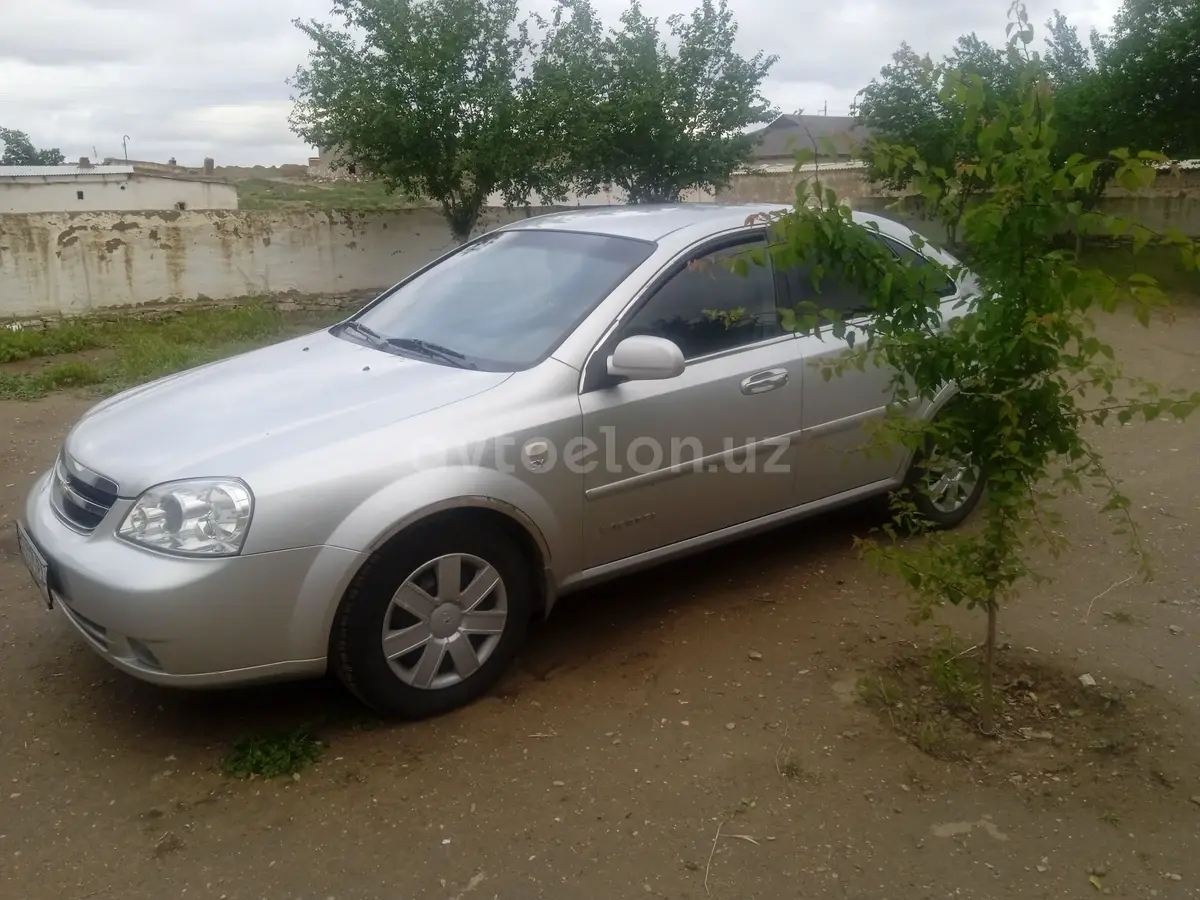 Chevrolet Lacetti,  1 позиция Газ-бензин