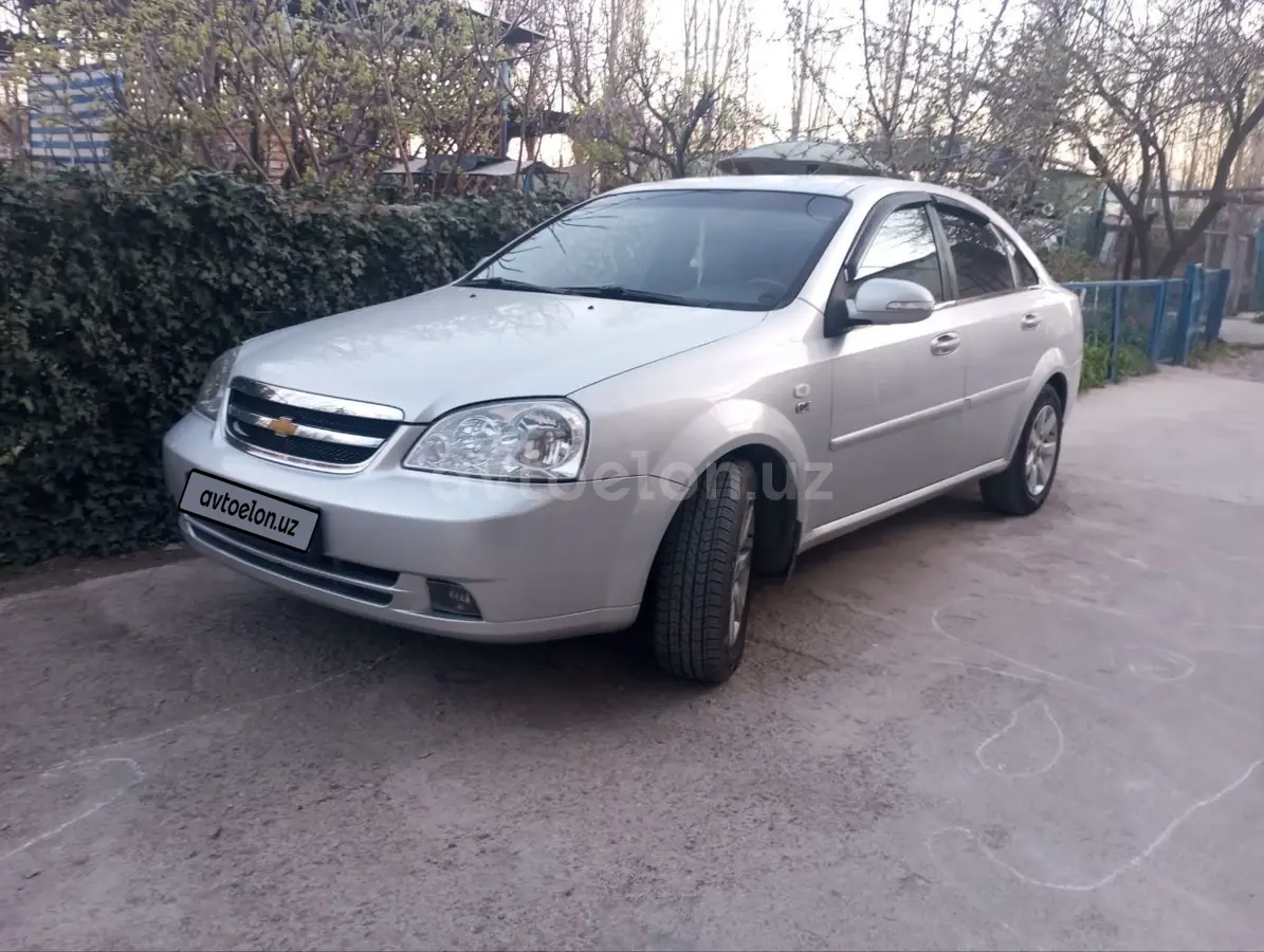 Chevrolet Gentra,  1 позиция Газ-бензин