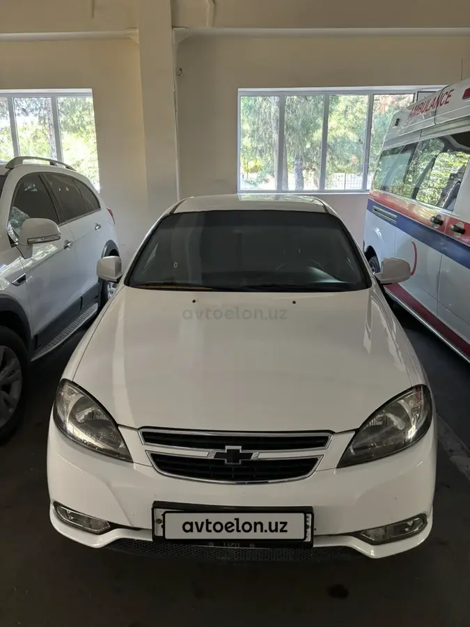 Chevrolet Gentra,  1 позиция Газ-бензин