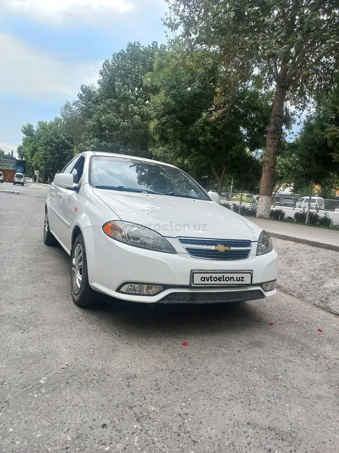 Chevrolet Lacetti,  1 позиция Газ-бензин