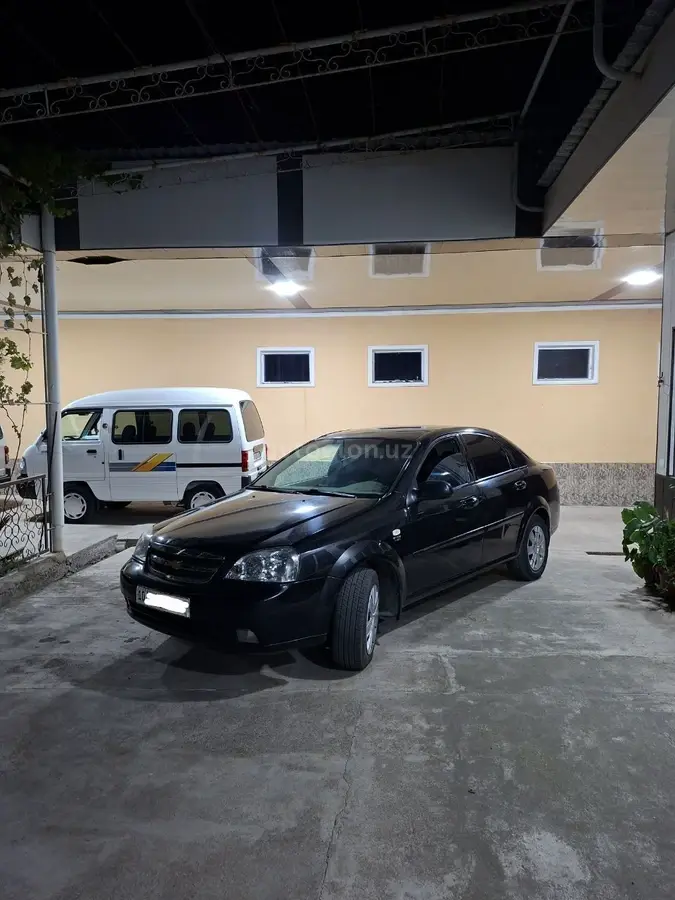 Chevrolet Lacetti,  1 позиция Газ-бензин