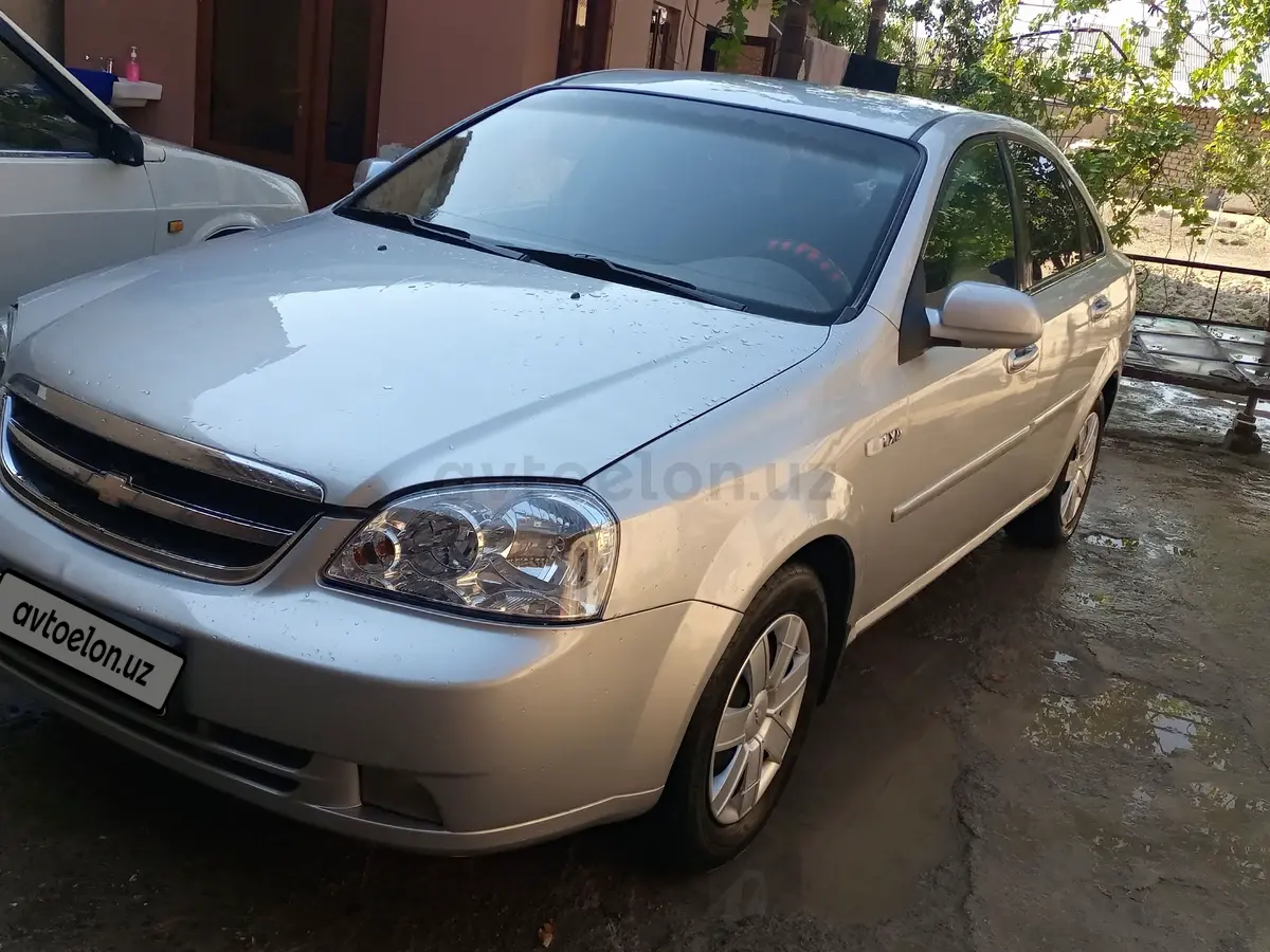 Chevrolet Lacetti,  1 позиция Газ-бензин