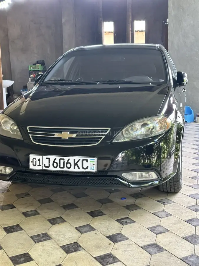 Chevrolet Gentra,  1 позиция Газ-бензин