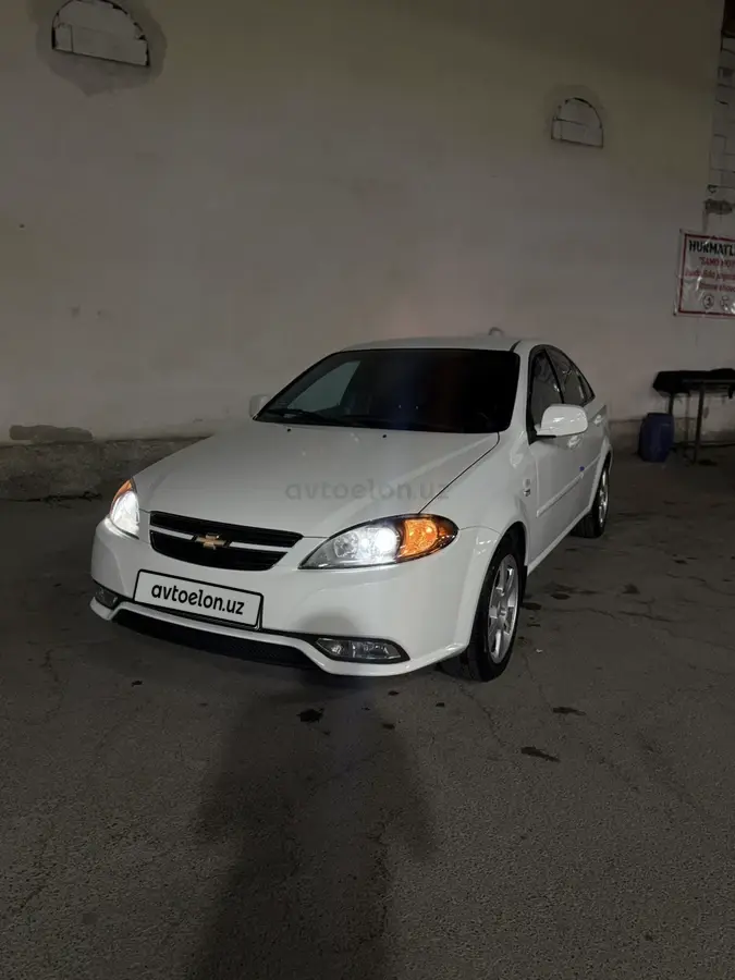 Chevrolet Gentra,  1 позиция Газ-бензин
