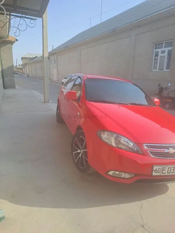 Chevrolet Gentra,  1 позиция Газ-бензин