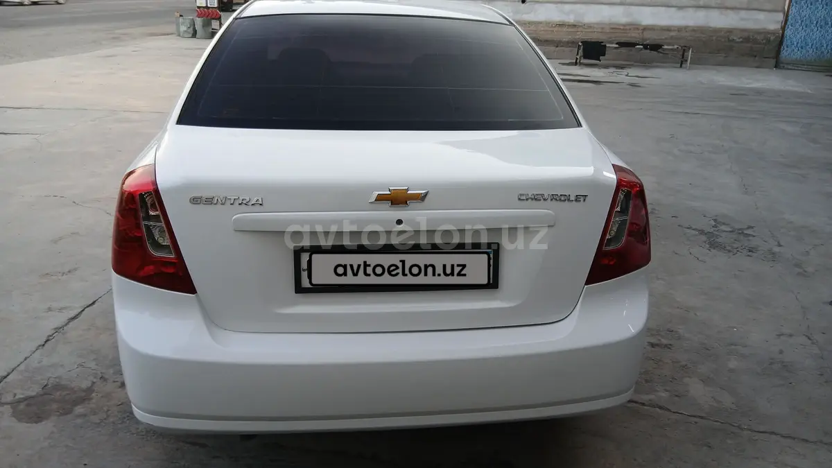 Chevrolet Gentra,  1 позиция Газ-бензин