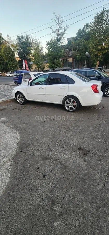 Chevrolet Gentra,  1 позиция Газ-бензин