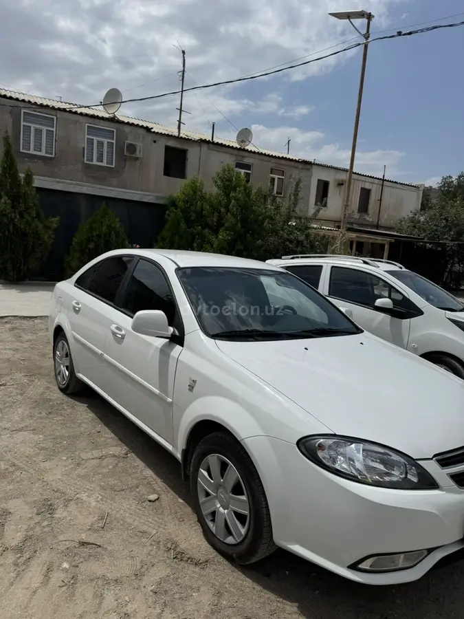 Chevrolet Gentra,  2 позиция