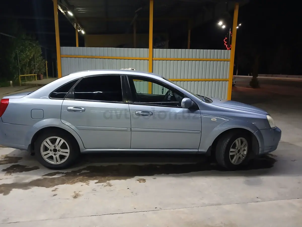 Chevrolet Lacetti,  1 позиция Газ-бензин