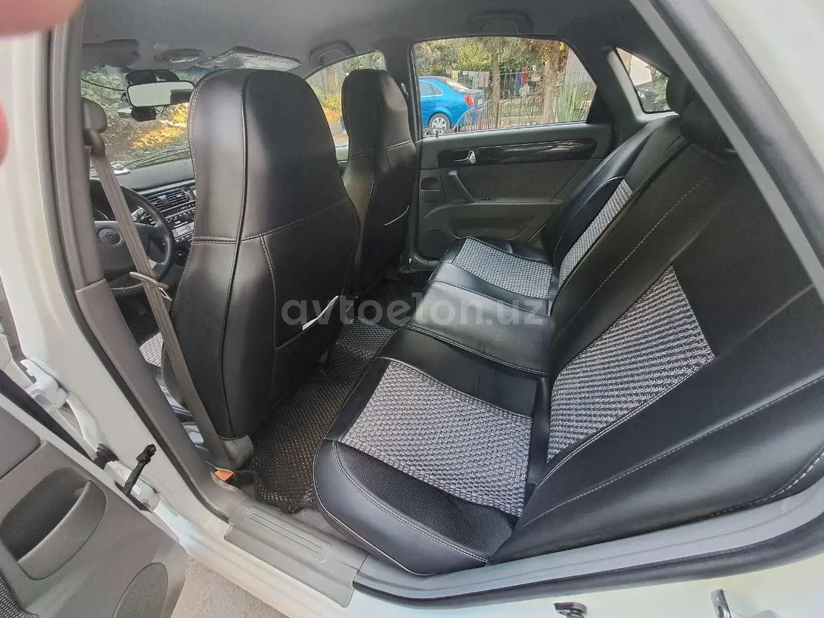 Chevrolet Gentra,  3 позиция