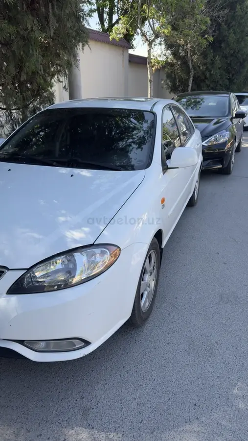 Chevrolet Gentra,  3 позиция