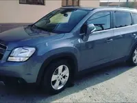Мокрый асфальт Chevrolet Orlando, 3 позиция 2015 года, КПП Автомат, в Навои за ~10 502 y.e. id7466904