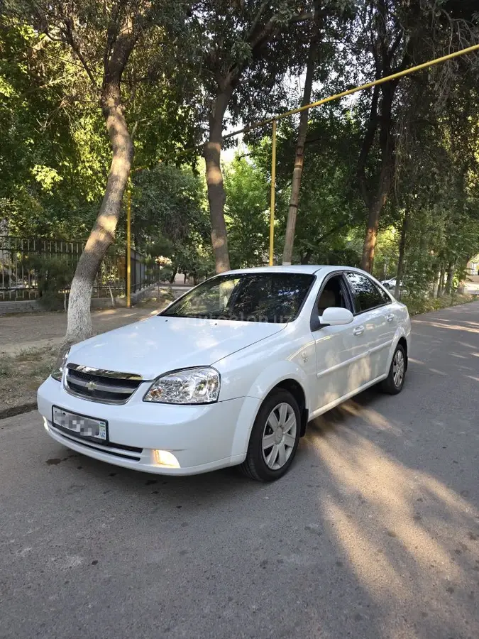 Chevrolet Lacetti,  1 позиция Газ-бензин