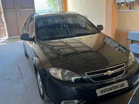 Мокрый асфальт Chevrolet Gentra, 3 позиция 2021 года, КПП Автомат, в Ташкент за 10 200 y.e. id7423342