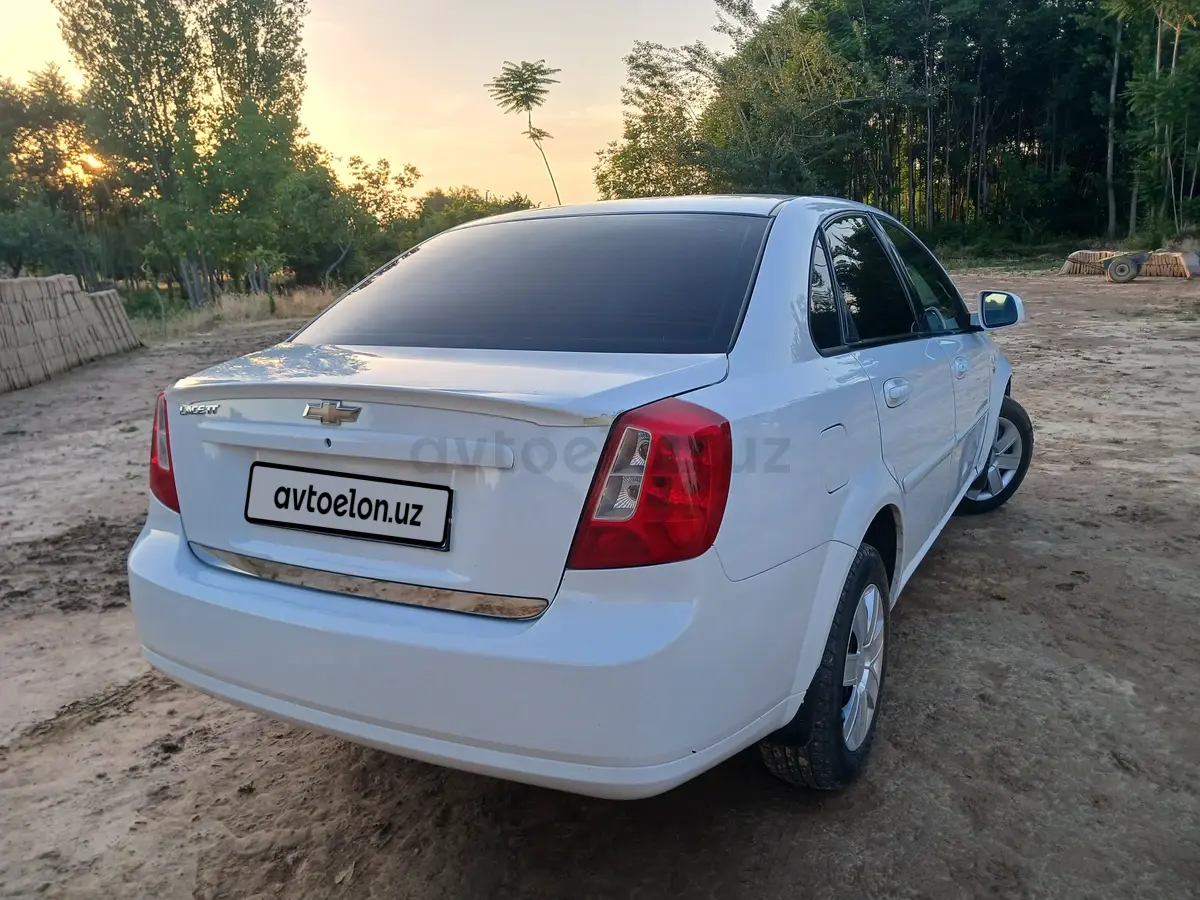 Chevrolet Gentra,  1 позиция Газ-бензин